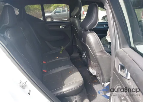 2021 Volvo Xc40 T5 R-Design z USA, uszkodzony, nr VIN YV4162UM6M2549236